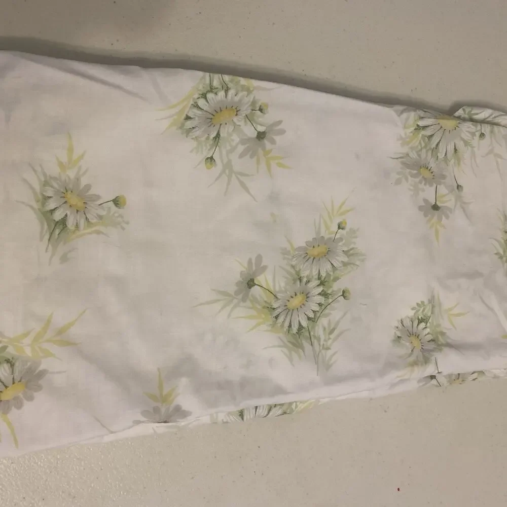 Two vintage daisy pattern cotton blend Full Size Flat Sheet